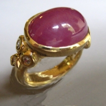 Ruby Cabochon, 18kt Gold Ring