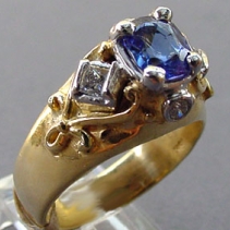 Sapphire, 18kt Gold and Platinum Ring with Diamonds