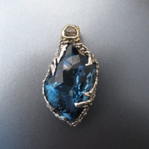 Large Blue Topaz SS Pendant with Diamond Crystal